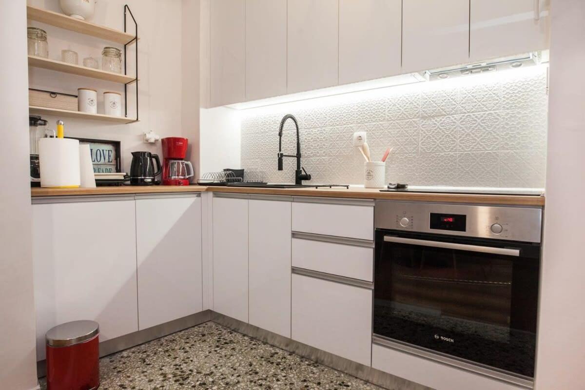 Contemporary Stylish Apartment Located Near Metaxourgeio Area Athens Exterior photo
